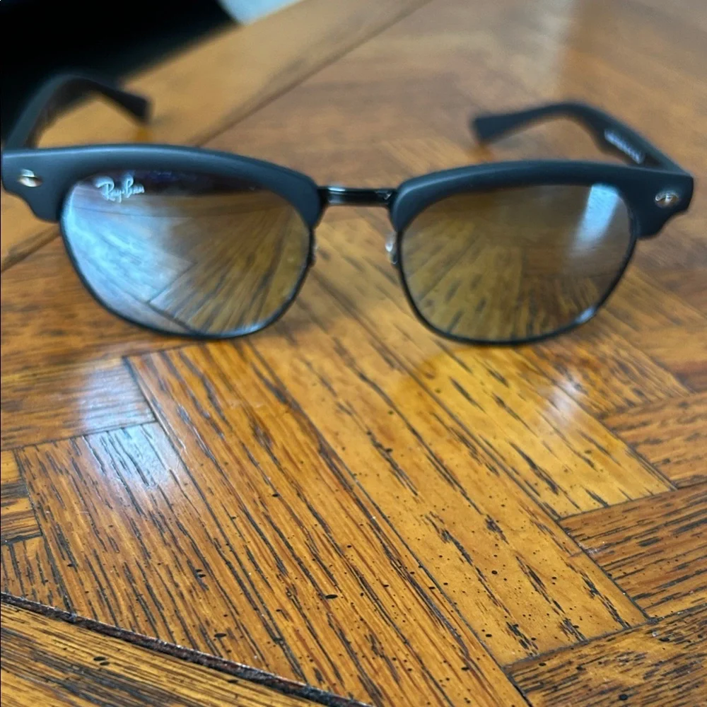 Ray-Ban Clubmaster junior sunglasses Black and silver (RJ9059s)